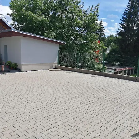 Stara Skola * Svoboda nad Úpou